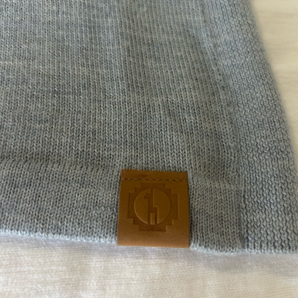 PAKA women’s sweater - The Original Crew in Light Blue - size small - Excellent - Picture 7 of 13